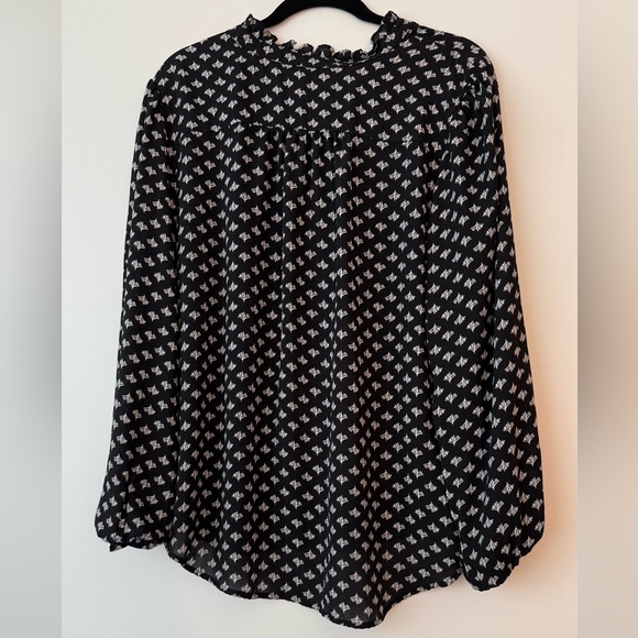 Chic Black and White Patterned Blouse - Picture 2 of 3